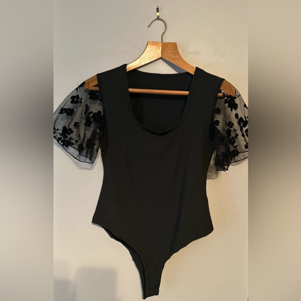 ✌️4/$20✌️ New bodysuit - Picture 2 of 10